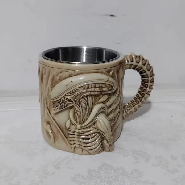 Rejsekrus i rustfrit stål med sjovt rumvæsen-design – Genanvendelig gave til helligdage mug B