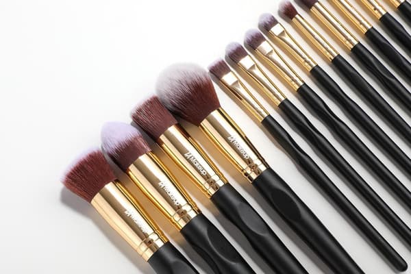 24 professionelle og eksklusive makeupbørster i etui Sort / Guld 150