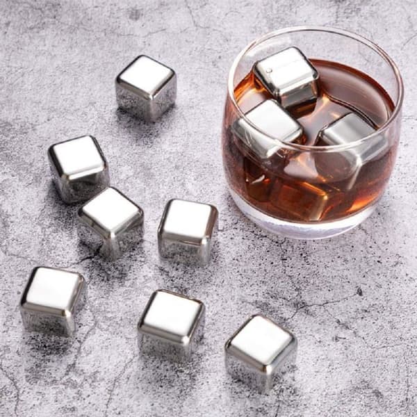 Genanvendelige whiskysten i rustfrit stål, sæt med 8 terninger til drinks, køkken < Bordplade osv. (Pe)