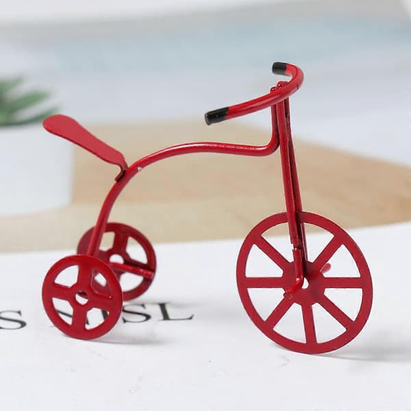 1/12 Miniatyr trehjuling modell leksaksbil miniatyrmöbel prydnad för hemmet vänner (Röd) (Peng)