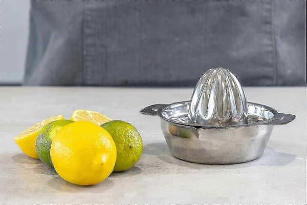 Citruspress i rostfritt stål 2025 – Droppfri pip och halkfri bas (Peng)