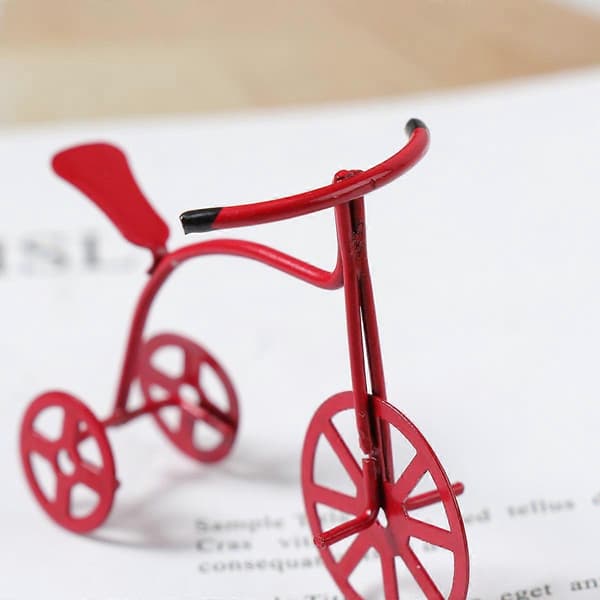 1/12 Miniatyr trehjuling modell leksaksbil miniatyrmöbel prydnad för hemmet vänner (Röd) (Peng)