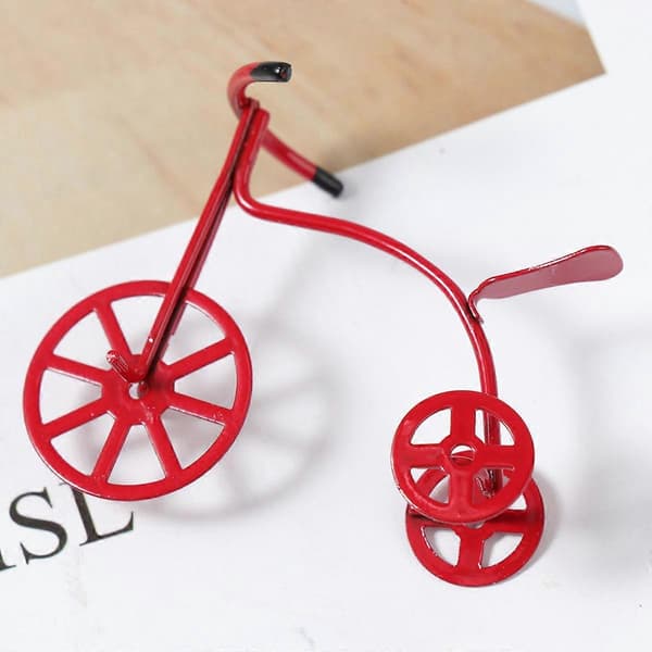 1/12 Miniatyr trehjuling modell leksaksbil miniatyrmöbel prydnad för hemmet vänner (Röd) (Peng)