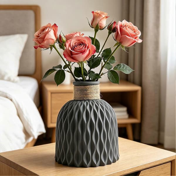 Texturerad blomvas i plast för dekoration, liten (Peng) Grey