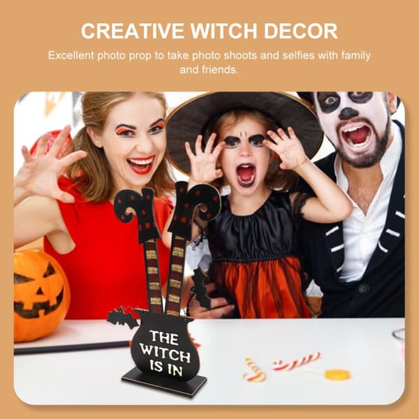 Häxfigur i trä, svart Halloween-dekoration (Pe)