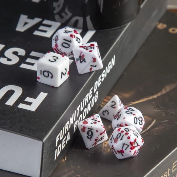 FLASHOWL DND Irregulært Spray Terningesæt Blå Prik Polyhedralt Rollespils Terningesæt D20 Terninger Dungeons and Dragons Terningesæt 7 Dele (Fuchsia)