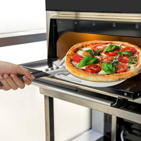 Perforert pizzavender 18 cm rustfritt stål med 80 cm langt håndtak, varmebestandig rund pizzaspade for pizzaovner, sølv