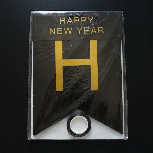 Sort Happy New Year Banner, Du kan hænge banneren op til din hjemmefest, have, udendørs osv. (14 * 20 cm)