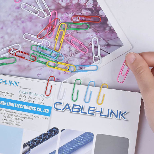 Förpackning med 100 st blandade färgade gem, metallgem, plastbelagd present