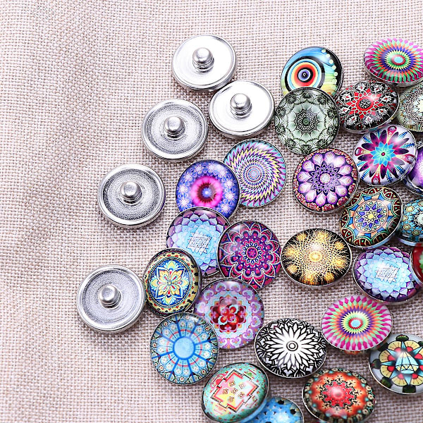 20 stk. 18mm runde trykknapper i glas med eksotiske motiver i forskellige stilarter til smykkecharms (tilfældig farve)