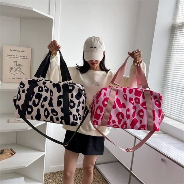 Stor reiseveske for kvinner Weekendbag med skulderrem Ku Leopard Aztec
