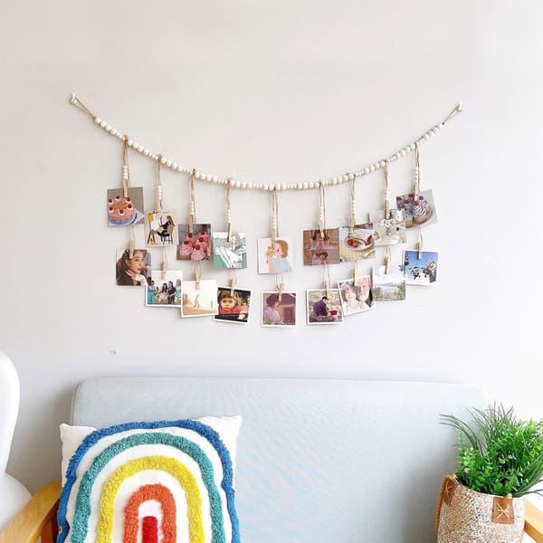 Boho vägghängd fotodekoration med träpärlor, makramé-bildvisning med 18 träklämmor för vardagsrum, sovrum, fest och bröllop
