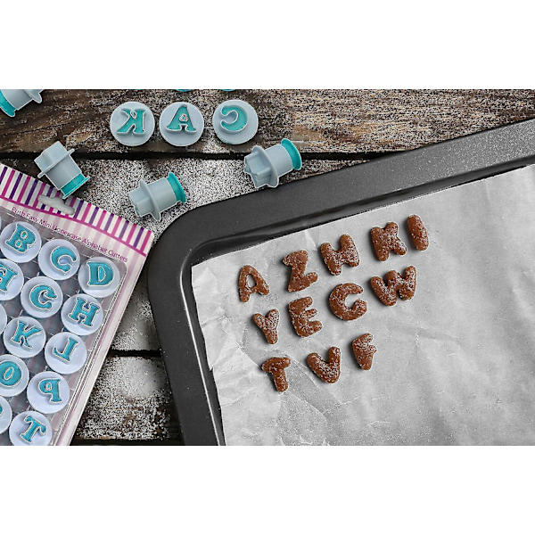 26-osainen isoilla kirjaimilla varustettu fondanttikirjainten leimasin- ja kirjaintenleikkuripakkaus