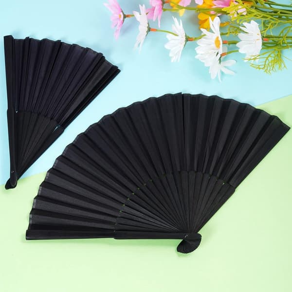 Vikbar handfläkt 2-pack, bamburam och sidenhandfläktar för bröllop, dansfester och cosplay, bärbara svarta orientaliska fläktar för väggdekoration