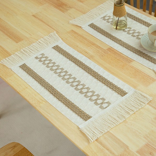 4 kpl:n setti, 50 x 30 cm boheemityyliset, punotut polypropeenialuset L