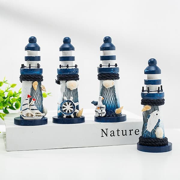 Mini Træfyrtårnsindretning - Nautisk ornament med søfugl, 10 cm - Maritim dekoration i middelhavsstil