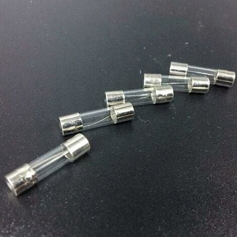 100-pack glassäkringar, 5x20mm, förpackade i ask, säkringströmområde 0.2A-20A.