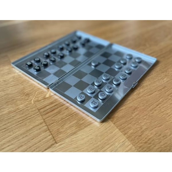 Magneettinen shakki / matkashakki taskumuodossa Silver