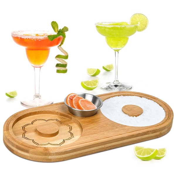 Bar cocktail dyppet i salt, sukker, sideboks, Margarita