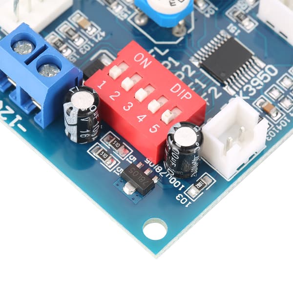 12V DC 4-johtiminen PWM-tuulettimen nopeudensäädin PC:lle - 1 kpl