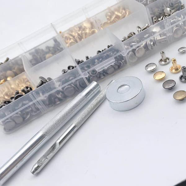 240-delars set med 6 mm/8 mm dubbelsidiga tryckknappar, inklusive tryckknappar och fästverktyg.