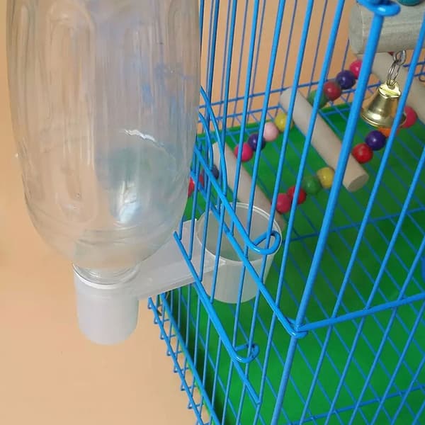10 STK Praktisk Vand Drikke Kop Foder Drikkeskål i Plastik til Fugle Duer Papegøjer