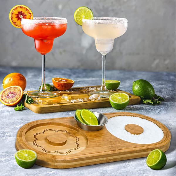 Bar cocktail doppad i salt, socker, sidobox, Margarita