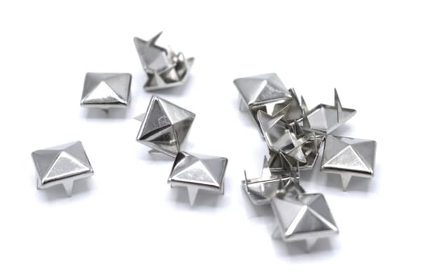 【03】Irtoniitit Pyramidi 100 kpl Hopea Silver silver