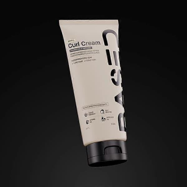 【03】BASED Curl Cream | Øjeblikkelig definition og fugt | Enkel, effektiv, BASED. Just One