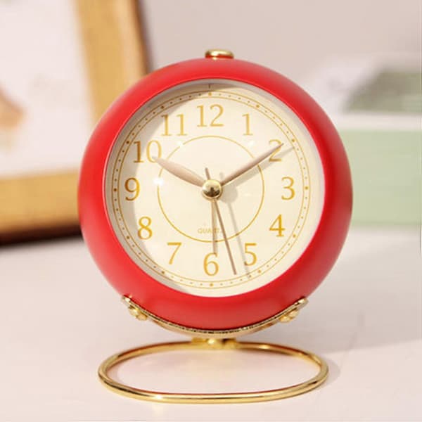 Sovrumsväckarklocka Analog väckarklocka Ultratyst metall Icke-tickande retro liten bordsklocka C
