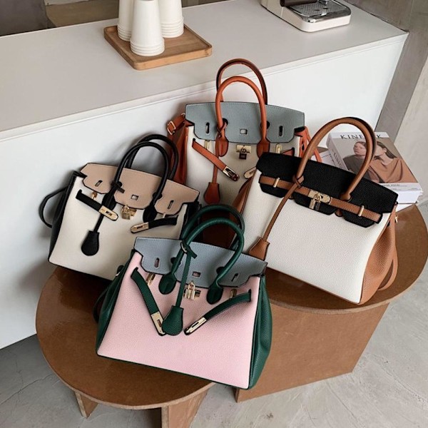 Stilful Sort Tote Taske til Kvinder Rummelig Design med Elegante Sølvdetaljer Black