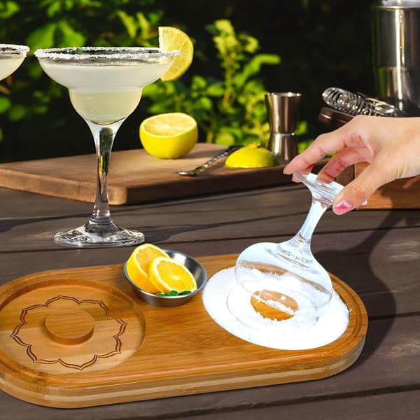 Bar cocktail doppad i salt, socker, sidobox, Margarita