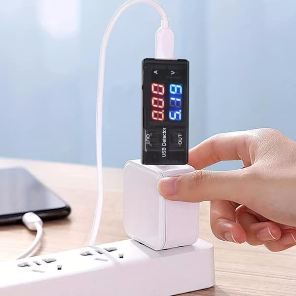 1 stk USB-opladerdetektor, dobbelt digitalt display strømspændingstester, kompositmateriale, USB-strømtilstand