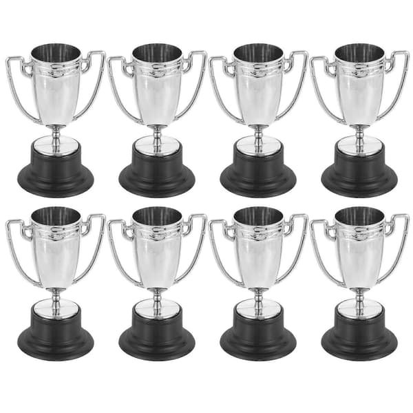 8 st mini-troféer, prispokaler, guldpokaler, barnskolor, belöningar