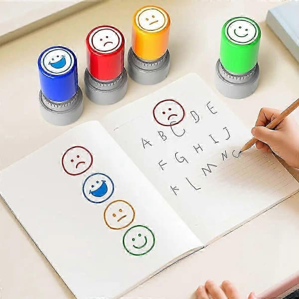 Sæt med smiley-ansigtstempler, lærerkontorstempler til bedømmelse og pointgivning, feedbackstempler til klasseværelsesadfærd til lektier, rapporter og forældrekommunikation