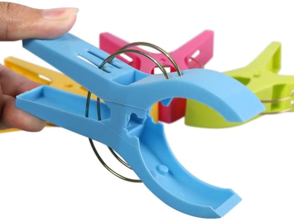 Klyper - Strandklyper - Holdbare - Store - Plastklyper - Fargerike - Håndkleklyper