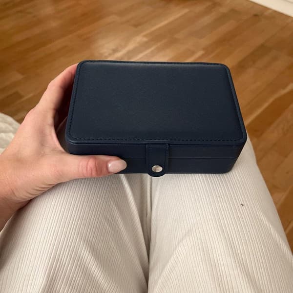 PU læder smykkeopbevaringsboks, dobbeltlags bærbar, marineblå, til øreringe og armbånd