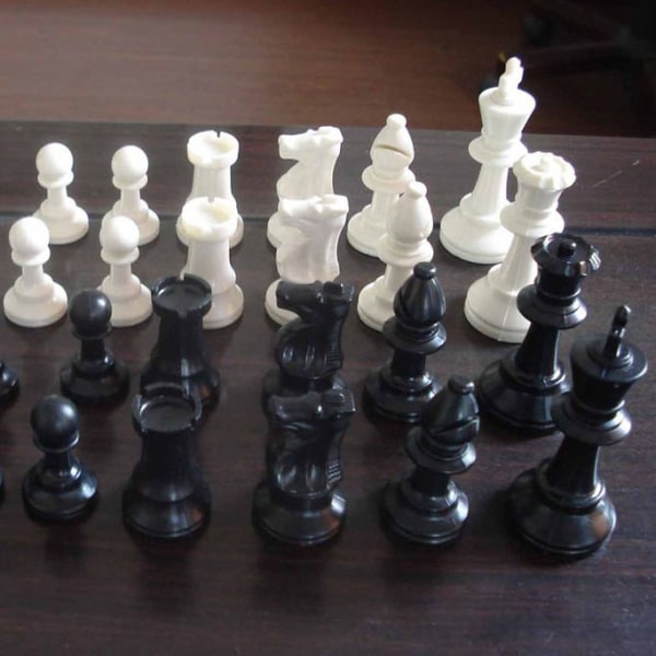 16 hvide skakbrikker, 16 sorte skakbrikker, højkvalitets plastikskak (ingen farve) King 77MM&(sælger kun skakbrikker)