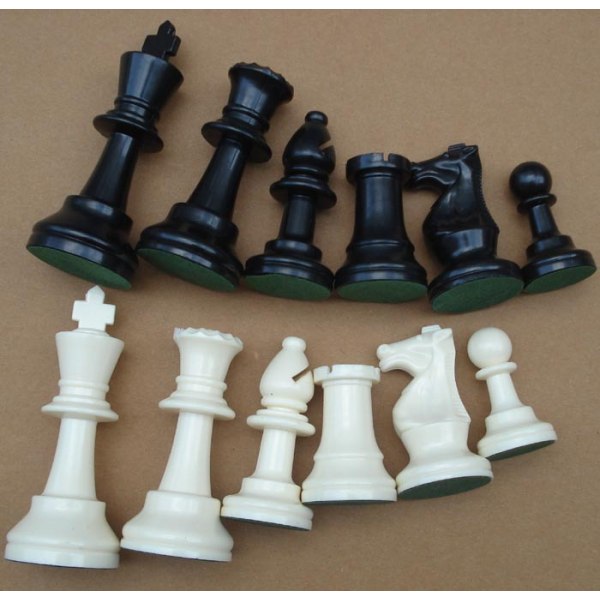 16 vita schackpjäser, 16 svarta schackpjäser, set av hög kvalitet i plast (ingen färg) King 64MM "Vikt ca 145g"