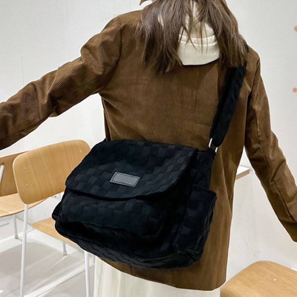 Naisten Messenger-käsilaukku suuri kapasiteetti puhdasvärinen olkalaukku opiskelija yksinkertainen laukku musta vapaa koko