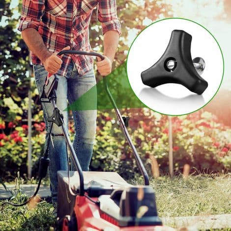 Et sæt med 4 vingemøtrikker og trekantede bolte, der passer til de fleste plæneklipperudstyr.
