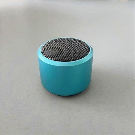 Kannettava langaton Bluetooth-kaiutin. Stereotilaääni. Mini-USB. Subwoofer. Ulkokäyttöön tarkoitettu audiosoitin