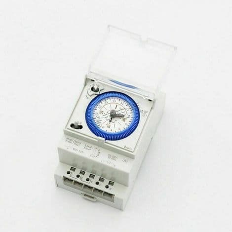 Analog timer - 12V AC/DC synkronmotor - Daglig programmering - 96 segment 15 min - DIN-skenmontering