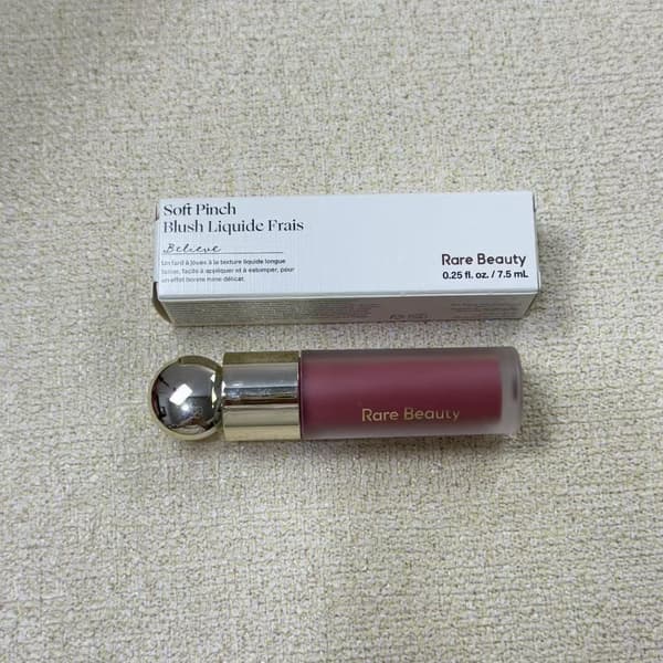 Rare Beauty Selena flydende blush 7,5 ml, lipgloss/læbestift Bliss/Joy