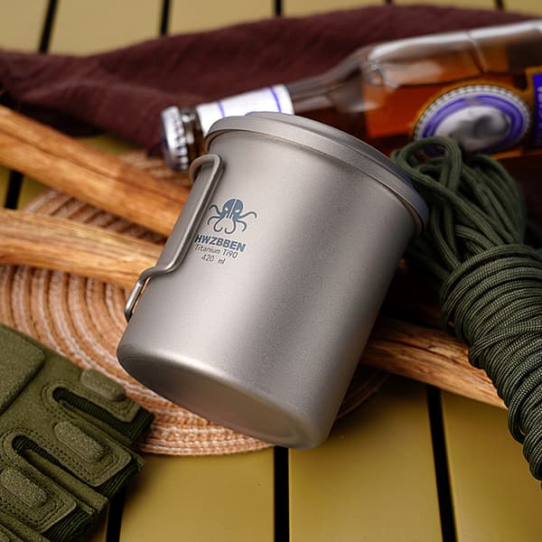 Titaniumkrus med sammenleggbart håndtak og tesil, 420 ml, for utendørs camping