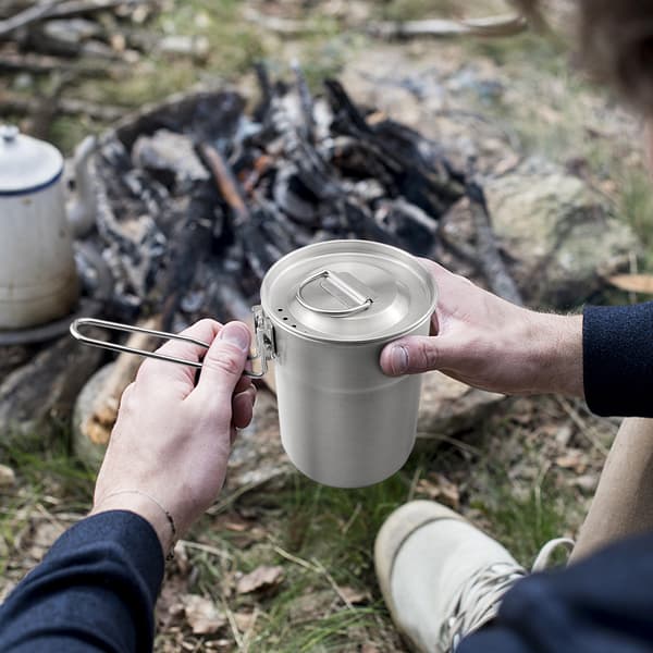 Campingkaffekop 1L med foldbart håndtag, ventileret låg, rustfrit stål til camping, vandreture, backpacking
