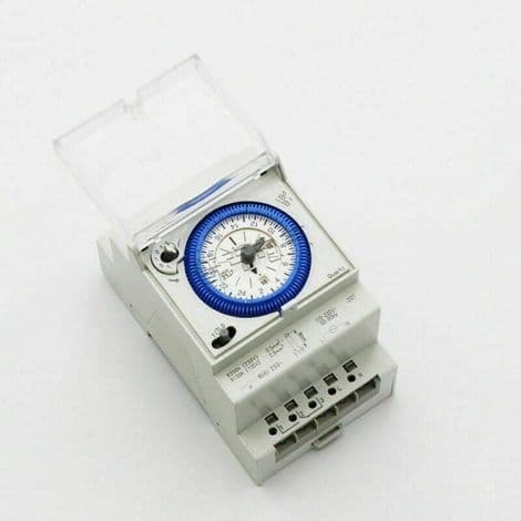 Analog Timer - 12V AC/DC Synkronmotor - Daglig Programmering - 96 Segmenter 15 Min - DIN-skinne Montering
