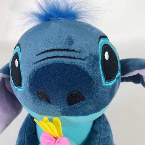 Disney Lilo&Stitch Pehmolelu Stitch pitää Scrump-pehmoa