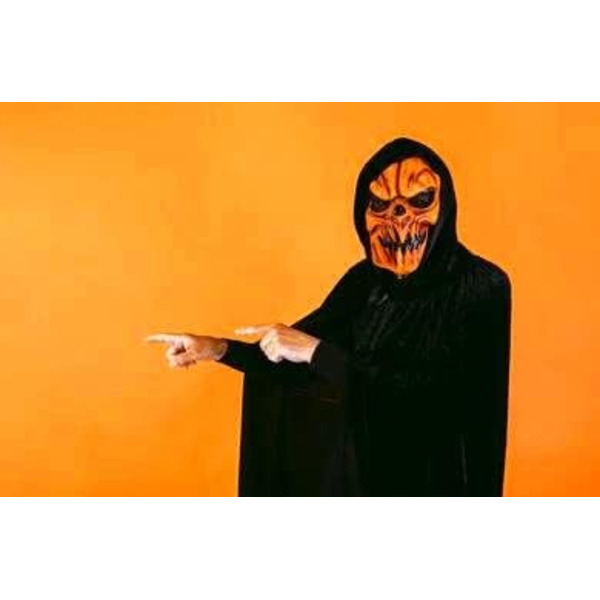Hupullinen viitta, pitkä samettiviitta. Täyspitkä Halloween-asu