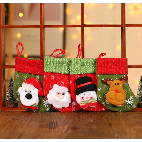 Set med 4 julstrumpor (höjd 16cm, bottenbredd 12cm, öppning ca 10cm) - (gubbe + snögubbe + rådjur + björn)